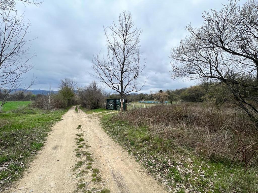 Къмпинг Частен Двор Bulgarian Campsite For Tents Kazanlŭk Esterno foto